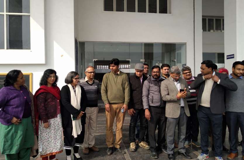 मेडिकल कॉलेज चिकित्सा शिक्षकों ने की बैठक, 9 जनवरी को इस्तीफा देने का निर्णय मेडिकल कॉलेज चिकित्सा शिक्षकों ने की बैठक, 9 जनवरी को इस्तीफा देने का निर्णय