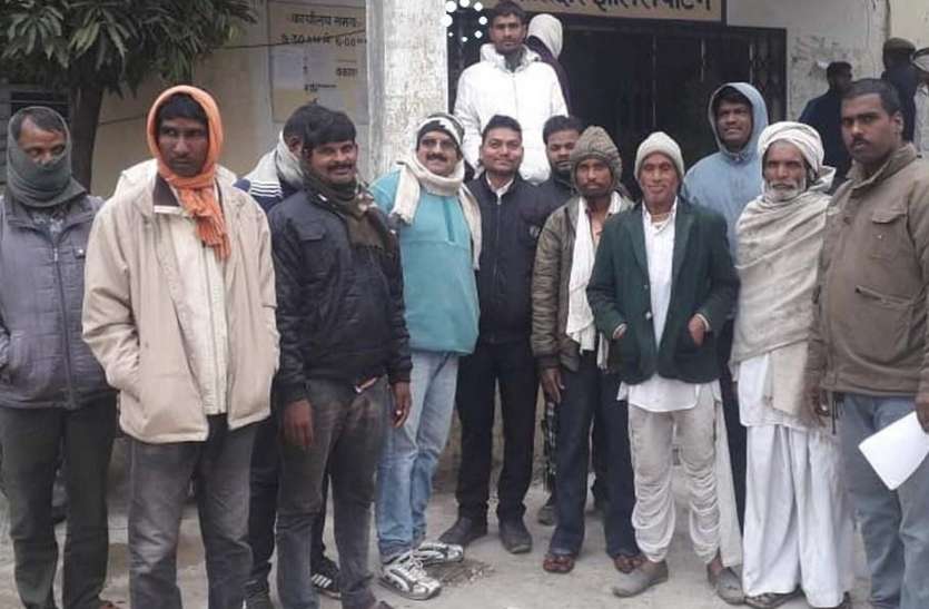 भूमाफिया ने रात में भंडारा स्थल पर की तोडफ़ोड़,प्रदर्शन भूमाफिया ने रात में भंडारा स्थल पर की तोडफ़ोड़,प्रदर्शन