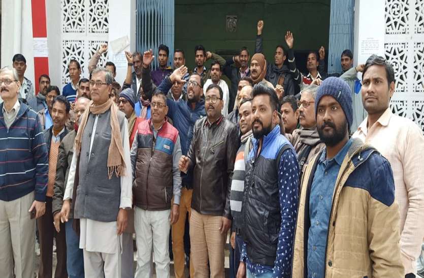 बीएमएस का राष्ट्रव्यापी प्रदर्शन भाजपा की केंद्र व राज्य सरकारों के खिलाफ BMS का राष्ट्रव्यापी प्रदर्शऩ
