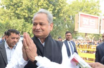 gehlot attack to modi संविधान खतरे में और अपने एजेंडे को आगे बढ़ा रही हैं भाजपा: गहलोत