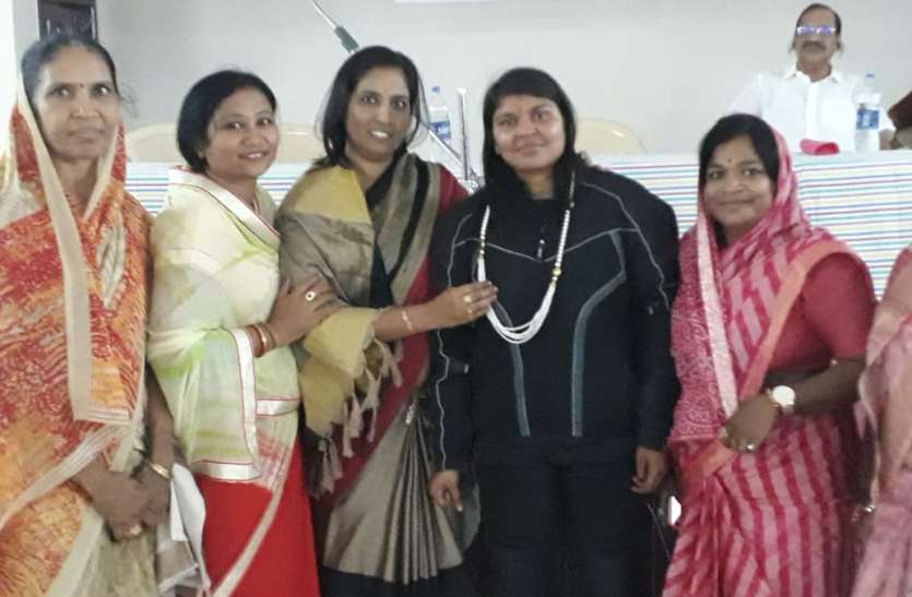 नीतू के जज्बे को सलाम - राजस्थान की बेटी का सेलम, ईरोड व मदुरै में स्वागत नीतू के जज्बे को सलाम - राजस्थान की बेटी का सेलम, ईरोड व मदुरै में स्वागत