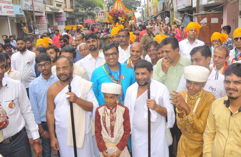 वरघोड़ा निकाला, धर्ममय हुई कोयम्बत्तूर नगरी वरघोड़ा निकाला, धर्ममय हुई कोयम्बत्तूर नगरी