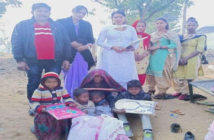 पिता का साया नहीं सिर पर, किन्नर समाज ने बढ़ाए मदद को हाथ पिता का साया नहीं सिर पर, किन्नर समाज ने बढ़ाए मदद को हाथ