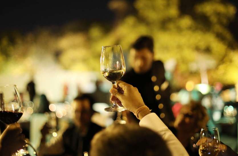 liquor Served दिसंबर में 17 राज्यों के टैक्स रेवेन्यू से ज्यादा की शराब पी गई दिल्ली