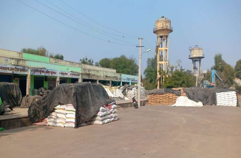 मण्डियों में विवाद के बाद हड़ताल मण्डियों में विवाद के बाद हड़ताल