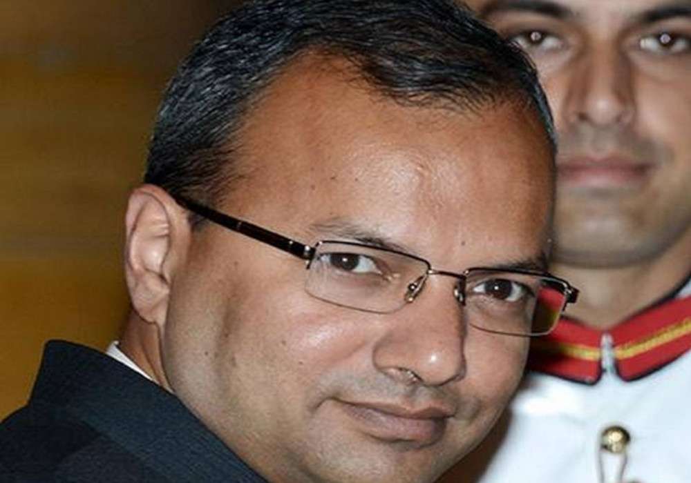 फैज मामले में बैकफुट पर आईआईटी कानपुर, जावेद अख्तर ने बताया विवाद को बेतुका