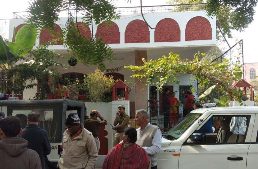 murder.jpg 90 साल की बुुुुुुजुर्ग महिला की चाकू से गोद निर्मम हत्या, शक की सुई बेटी पर जो हुई घर से गायब