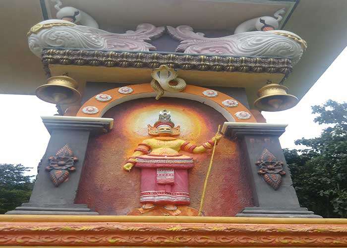 इस मंदिर में प्रसाद के रुप में मिलती है चाय, दर्शन के लिये आते हैं हजारो भक्त