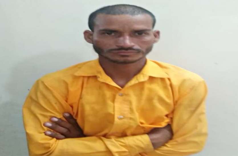 नए साल पर मिठाई खिलाने घर में घुसा पडोसी, नाबालिग को अकेला पाकर किया दुष्कर्म नए साल पर मिठाई खिलाने घर में घुसा पडोसी, नाबालिग को अकेला पाकर किया दुष्कर्म