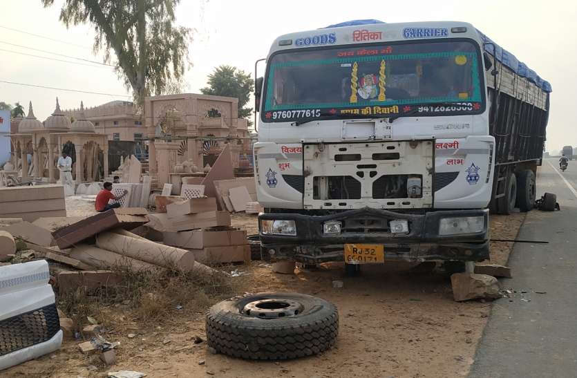 सडक़ हादसों में युवक की मौत, दो घायल सडक़ हादसों में युवक की मौत, दो घायल