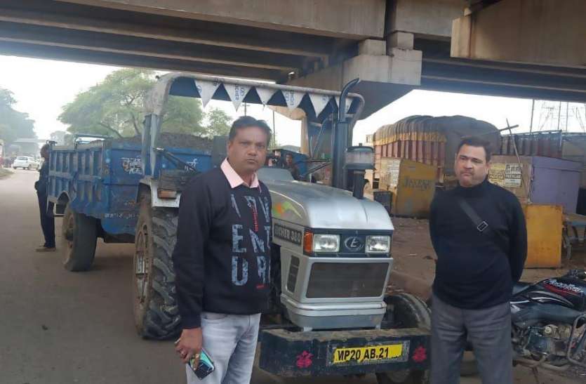 rto.jpg ननिज कार्य में लगा हाईवा था ओवरलोड, जब्त