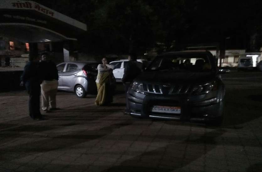 पूर्व विधायक पिंकी के गनमैन के साथ युवकों ने की झूमा-झटकी, पुलिस खंगाल रही सीसीटीवी कैमरा पूर्व विधायक पिंकी के गनमैन के साथ युवकों ने की झूमा-झटकी, पुलिस खंगाल रही सीसीटीवी फुटेज
