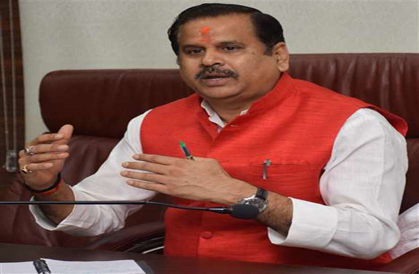 UP के कैबिनेट मंत्री ने छत्तीसगढ़ में कांग्रेस को लिया आड़े हाथ, CAA, एनआरसी पर कह दी ये बड़ी बात UP के कैबिनेट मंत्री ने छत्तीसगढ़ में कांग्रेस को लिया आड़े हाथ, CAA, एनआरसी पर कह दी ये बड़ी बात