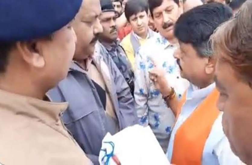 कमलनाथ बोले विजयवर्गीय तय करें कि वे भाजपा नेता रहना चाहते हैं या माफिया के कमलनाथ बोले विजयवर्गीय तय करें कि वे भाजपा नेता रहना चाहते हैं या माफिया के