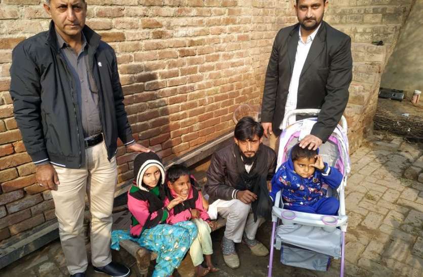 पत्रिका में खबर प्रकाशित होने पर अनाथ बेटियों की मदद को उठे हाथ पत्रिका में खबर प्रकाशित होने पर अनाथ बेटियों की मदद को उठे हाथ