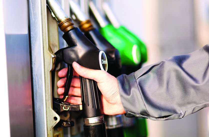 Petrol and diesel नए साल में रोजाना उछाल मार रहे हैं ईंधन के दाम
