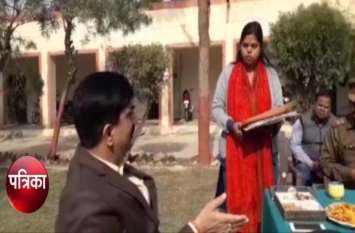 lady ask dm for help साहब! 5 माह से विभाग नहीं दे रहा पति का मृत्यु प्रमाण पत्र, मेरी मदद करो, देखें वीडियो