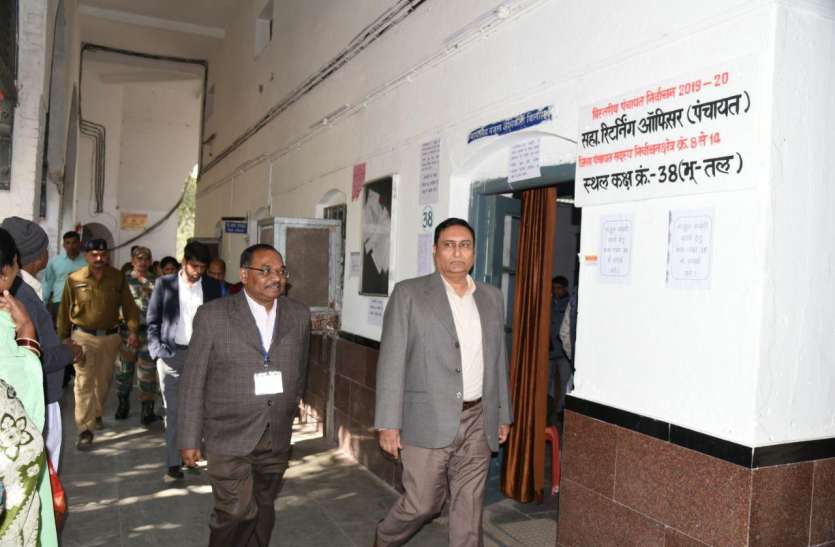 पंचायत पे्रक्षक धु्रर्वे ने नामांकन प्रक्रिया एवं फार्म बिक्री का जायजा लिया पंचायत पे्रक्षक धु्रर्वे ने नामांकन प्रक्रिया एवं फार्म बिक्री का जायजा लिया