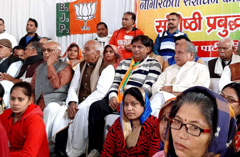 सीएए पर कांग्रेस सहित विपक्षी दल देश को गुमराह करने का पाप कर रहे हैं-तोमर सीएए पर कांग्रेस सहित विपक्षी दल देश को गुमराह करने का पाप कर रहे हैं-तोमर