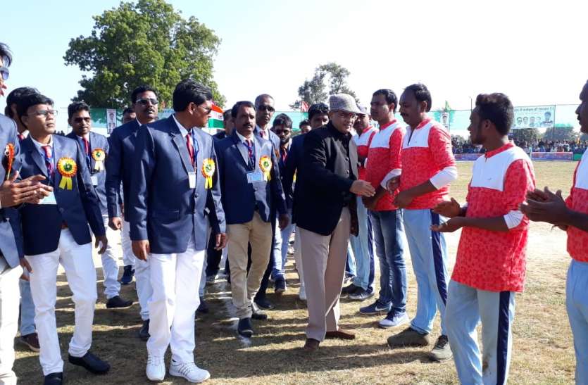 रविवार को खेले गए चार मुकाबले रविवार को खेले गए चार मुकाबले