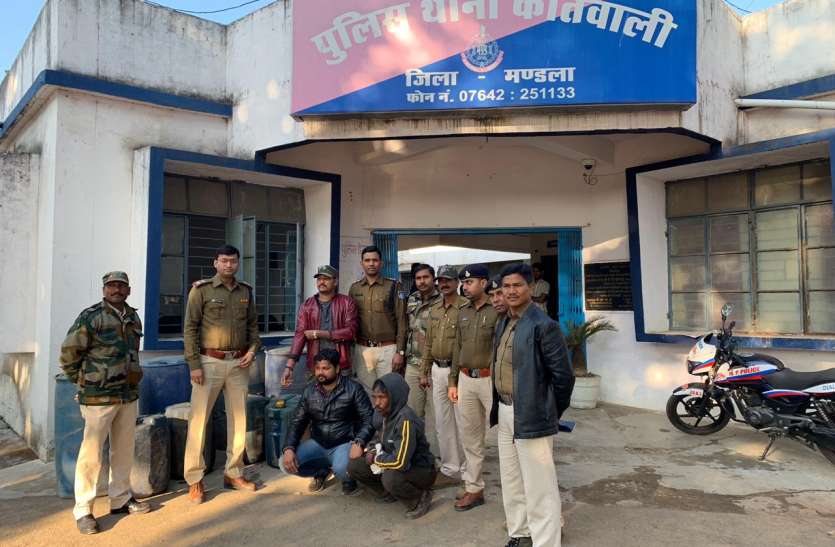 1200 लीटर कैरोसिन जब्त, 2 आरोपी गिरफ्तार 1200 लीटर कैरोसिन जब्त, 2 आरोपी गिरफ्तार