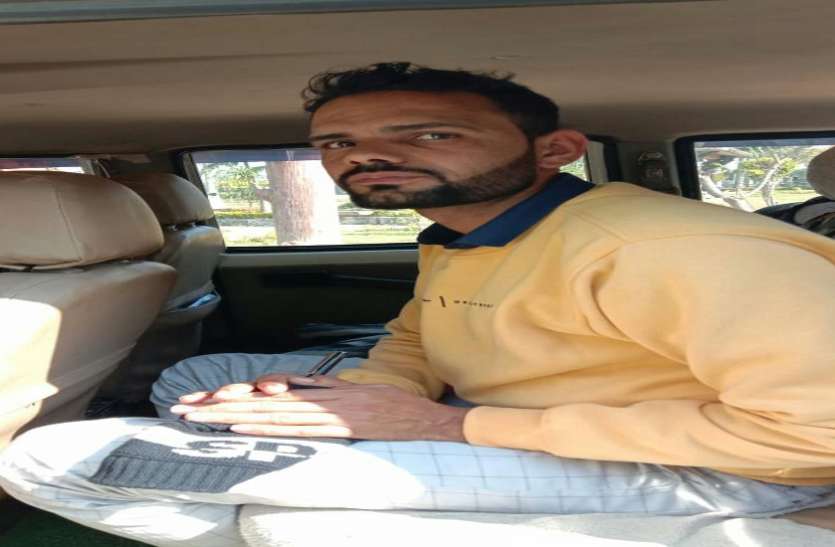 exam सिम लगा ब्लू-टूथ व कैप्सूल के आकार का रिसीवर लगाकर दे रहे थे परीक्षा, दो पकड़ाए
