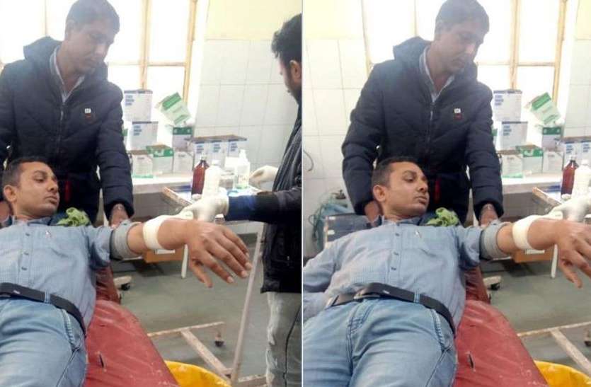 मीटर रीडिंग जांचने गए विद्युतकर्मी पर सरिए से हमला, अस्पताल में भर्ती मीटर रीडिंग जांचने गए विद्युतकर्मी पर सरिए से हमला, अस्पताल में भर्ती