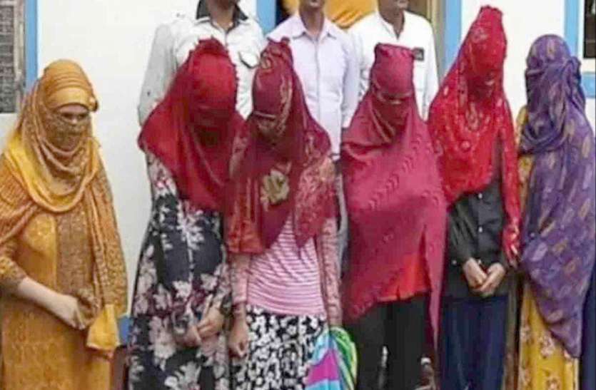 किराए के मकान में कर रहे थे गंदा काम, पुलिस ने छापामारकर किया सेक्स रैकेट का भंडाफोड़ किराए के मकान में कर रहे थे गंदा काम, पुलिस ने छापामारकर किया सेक्स रैकेट का भंडाफोड़