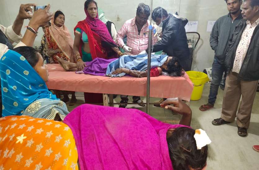 ट्रक ने छज्जा से लगी केबल को लिया चपेट में, भरभरा कर गिरा छज्जा, सात गंभीर ट्रक ने छज्जा से लगी केबल को लिया चपेट में, भरभरा कर गिरा छज्जा, सात गंभीर