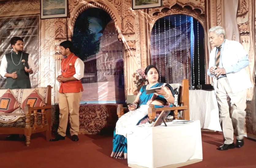 सुंदर मी होणार के मंचन में दिखाया जीवन जीने के गुर बुरहानपुर में पहली बार : सुंदर मी होणार के मंचन में दिखाया जीवन जीने के गुर