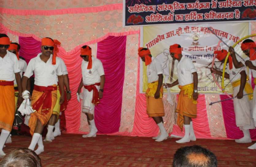Cultural programs on the theme of patriotism and daughter education देशप्रेम व बेटी बचाओ-बेटी पढ़ाओ विषय पर सांस्कृतिक कार्यक्रम