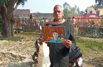 Elder pleaded with BJP's memory Irani for justice बुजुर्ग ने बीजेपी की स्मृति ईरानी से लगाई न्याय की गुहार