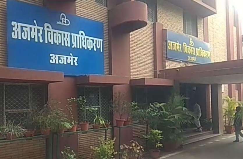 एडीए उपायुक्त, सहायक लिपिक में हाथापाई एडीए उपायुक्त, सहायक लिपिक में हाथापाई