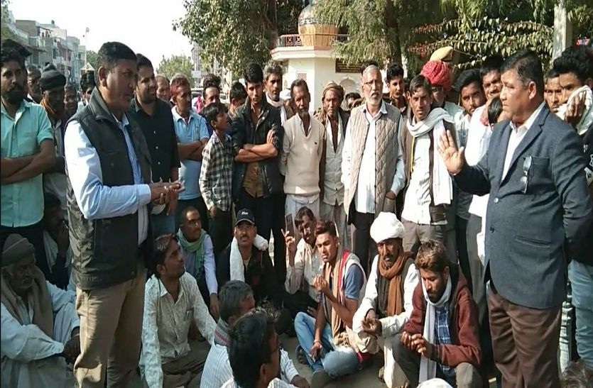 समझाइश के बाद माने परिजन, करवाया पोस्टमार्टम समझाइश के बाद माने परिजन, करवाया पोस्टमार्टम