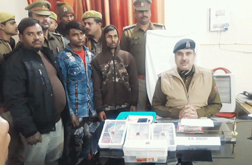 Ayodhya police arrested three thieves In Pataranga किन्नर के घर हुई लाखों की चोरी की वारदात में शामिल बदमाश गिरफ्तार