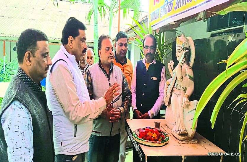 पालकों ने बच्चों के परीक्षा परिणाम और उपस्थिति की ली जानकारी पालकों ने बच्चों के परीक्षा परिणाम और उपस्थिति की ली जानकारी
