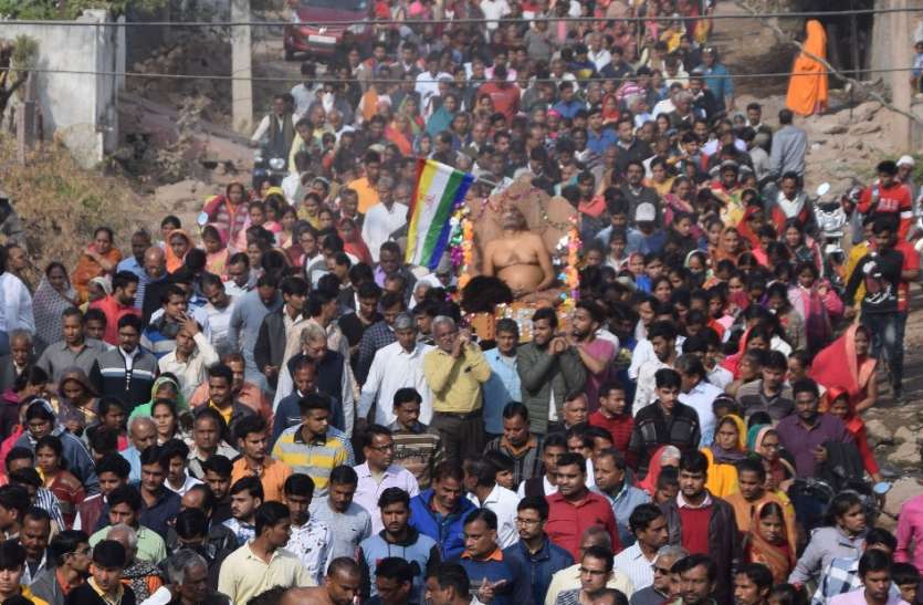 पंचतत्व में विलीन हुए ऐलक विश्वोत्तम सागर महाराज, हर आंख दिखी नम पंचतत्व में विलीन हुए ऐलक विश्वोत्तम सागर महाराज, हर आंख दिखी नम