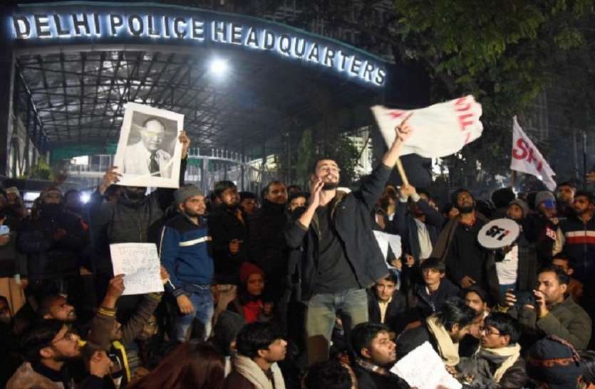 delhi-police.jpg Jnu Violence: दिल्ली पुलिस ने दर्ज की JNU हिंसा पर FIR, क्राइम ब्रांच करेगी जांच
