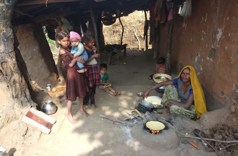 सात बच्चों को पालती मां, सरकारी मदद को तरसी सात बच्चों को पालती मां, सरकारी मदद को तरसी