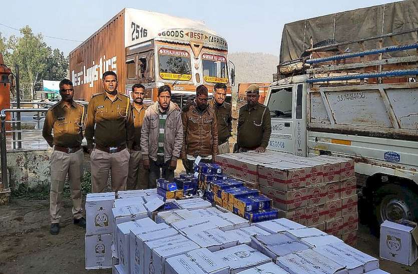 15 लाख की शराब के साथ दो गिरफ्तार 15 लाख की शराब के साथ दो गिरफ्तार