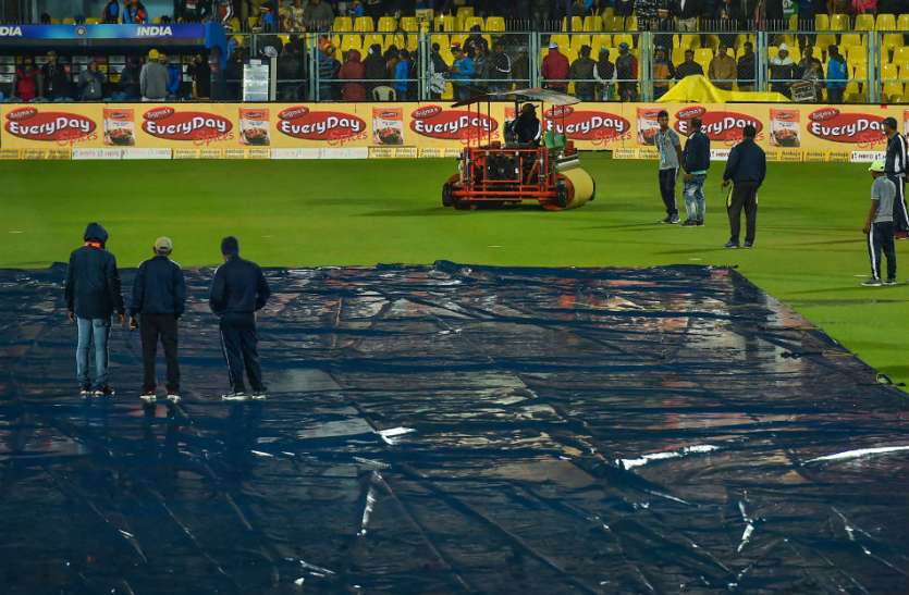 Guwahati stadium pitch after Rain IND vs SL: गुवाहाटी में बारिश ने बिगाड़ा गेम, रद्द हुआ भारत-श्रीलंका का पहला टी20 मैच