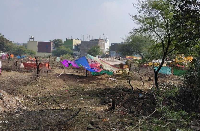 चुनाव के पहले ही शुरू हो गई यहां वोट की राजनीति, पढ़ें पूरा मामला चुनाव के पहले ही शुरू हो गई यहां वोट की राजनीति, पढ़ें पूरा मामला