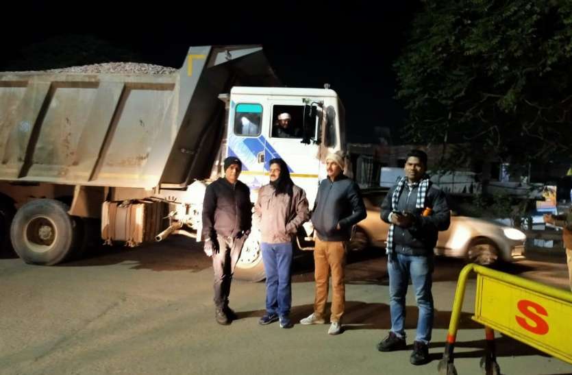 नए साल में दूसरी बड़ी कार्रवाई : अवैध परिवहन व ओवरलोड 22 डंपर-ट्रक जब्त किए नए साल में दूसरी बड़ी कार्रवाई : अवैध परिवहन व ओवरलोड 22 डंपर-ट्रक जब्त किए