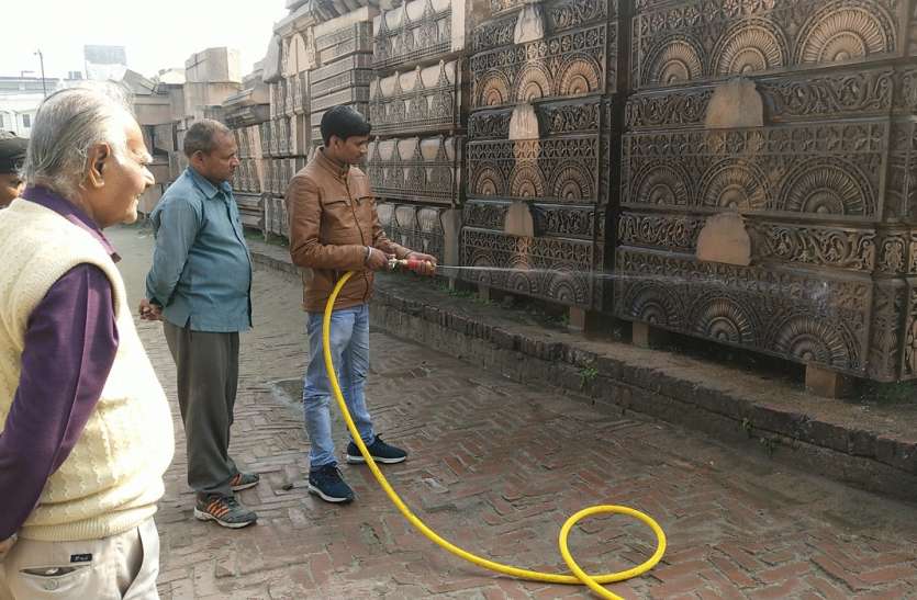 राम मंदिर निर्माण के लिए कार्यशाला में तैयारी तेज राम मंदिर निर्माण के लिए कार्यशाला में तैयारी तेज