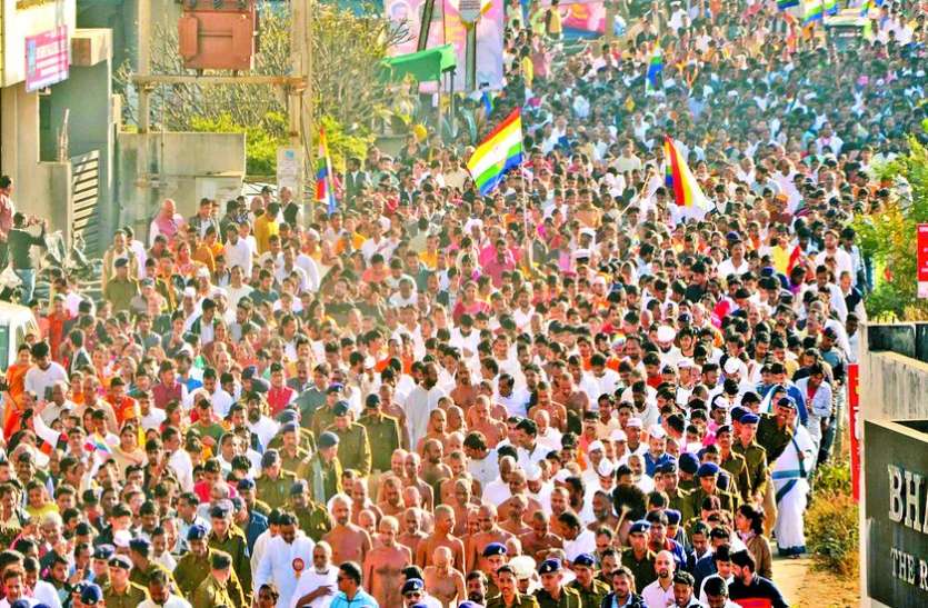 आचार्यश्री विद्यासागर जी के जुलूस की अनुमति के लिए रखी CAA वापसी की शर्त, भडक़ा जैन समाज आचार्यश्री विद्यासागर जी के जुलूस की अनुमति के लिए रखी CAA वापसी की शर्त, भडक़ा जैन समाज