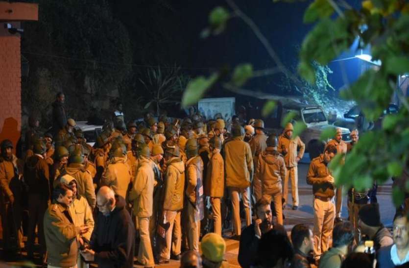 jnuviolence.jpg JNU प्रशासन ने HRD मंत्रालय को भेजी रिपोर्ट, हिंसक घटना के बारे में दी डिटेल जानकारी