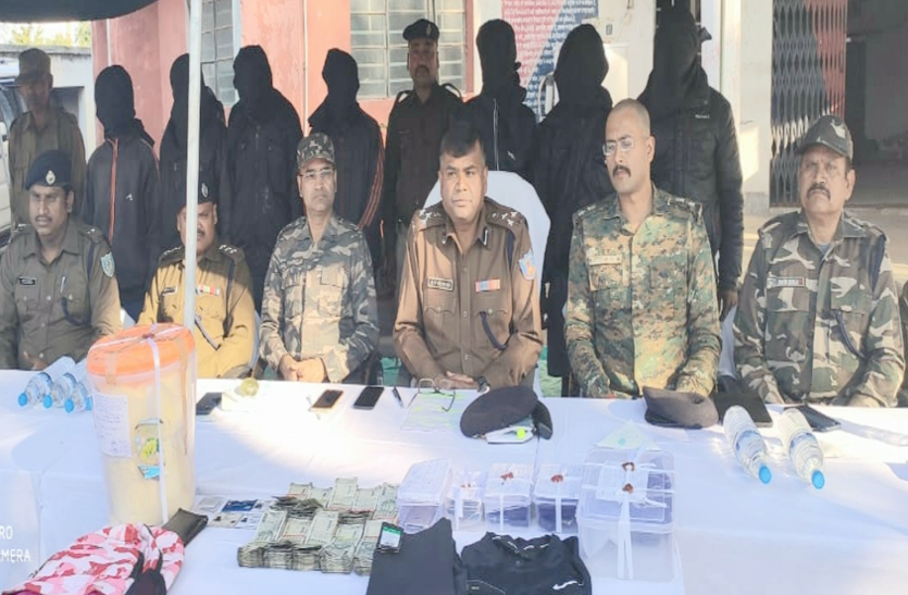 झारखंड: पुलिस ने 7 नक्सली किए गिरफ्तार, बड़े हमले को दिया था अंजाम झारखंड: पुलिस ने 7 नक्सली किए गिरफ्तार, बड़े हमले को दिया था अंजाम