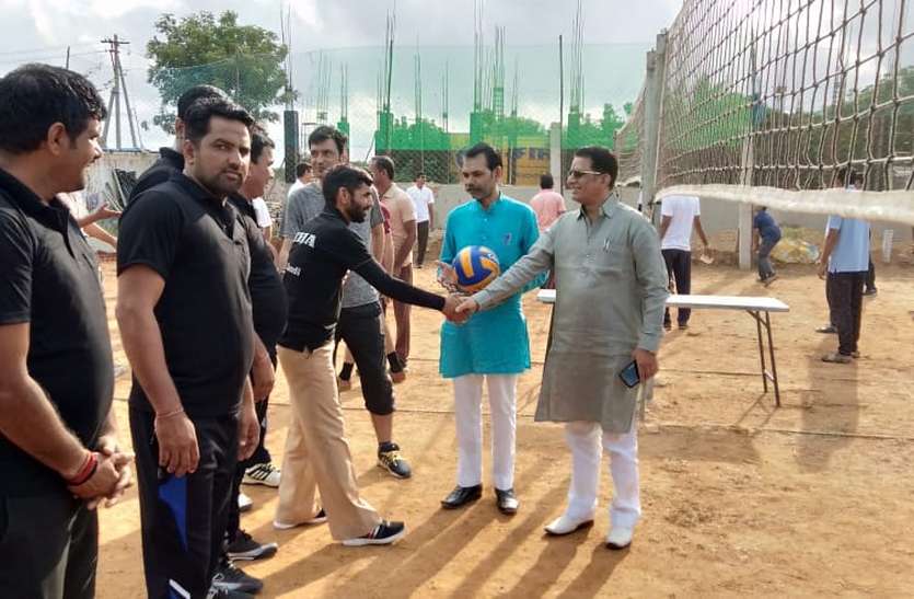 मदुरै में वॉलीबॉल प्रतियोगिता का उद्घाटन मदुरै में वॉलीबॉल प्रतियोगिता का उद्घाटन