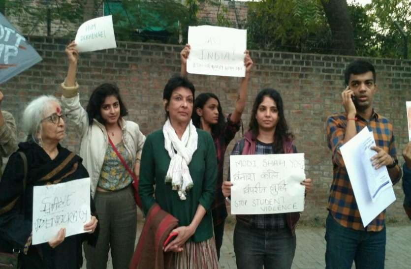 Ahmedabad News जेएनयू में हिंसा का अहमदाबाद में विरोध, मल्लिका साराभाई, विधायक जिग्नेश मेवाणी ने भी की शिरकत Ahmedabad News जेएनयू में हिंसा का अहमदाबाद में विरोध, मल्लिका साराभाई, विधायक जिग्नेश मेवाणी ने भी की शिरकत