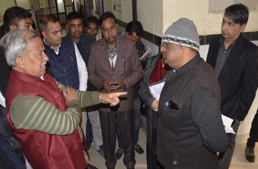 ये कौन बोला: मुझे बताते नहीं खुद कर रहे मनमर्जी...अब यह नहीं चलेगा ये कौन बोला: मुझे बताते नहीं खुद कर रहे मनमर्जी...अब यह नहीं चलेगा